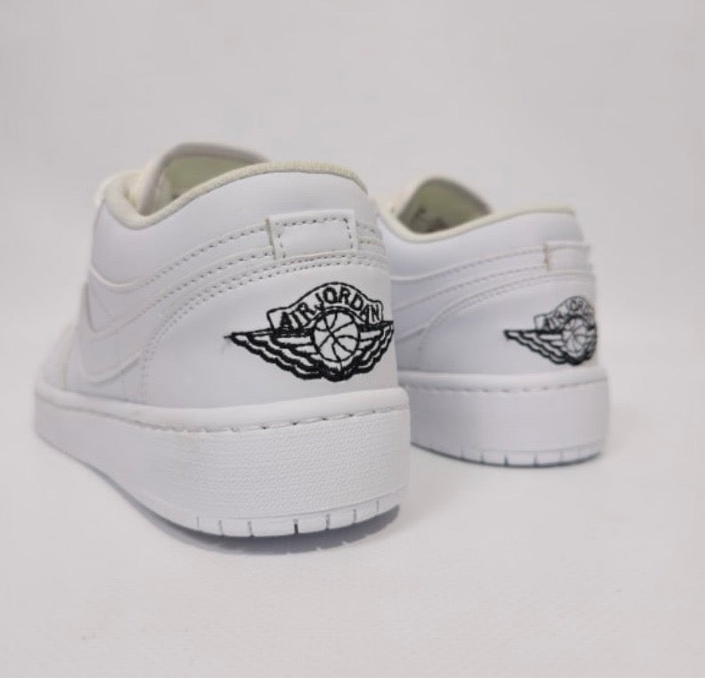 NIKE JORDAN 1 LOW