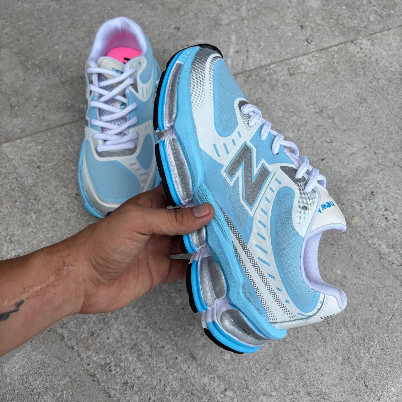 NEW BALANCE 2000