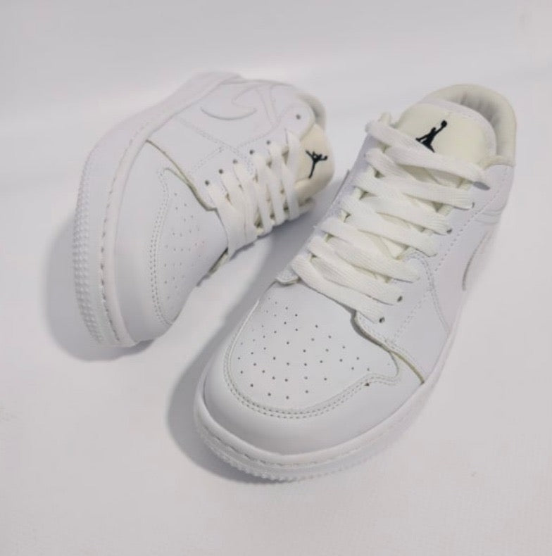 NIKE JORDAN 1 LOW