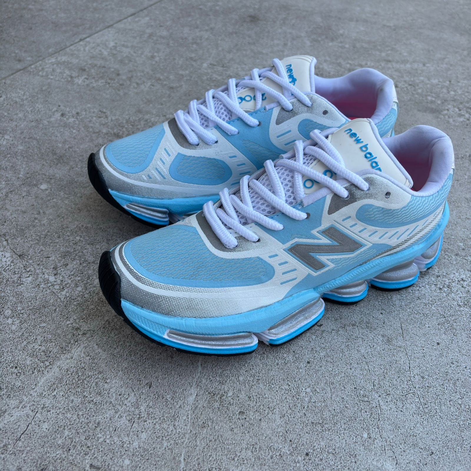 NEW BALANCE 2000