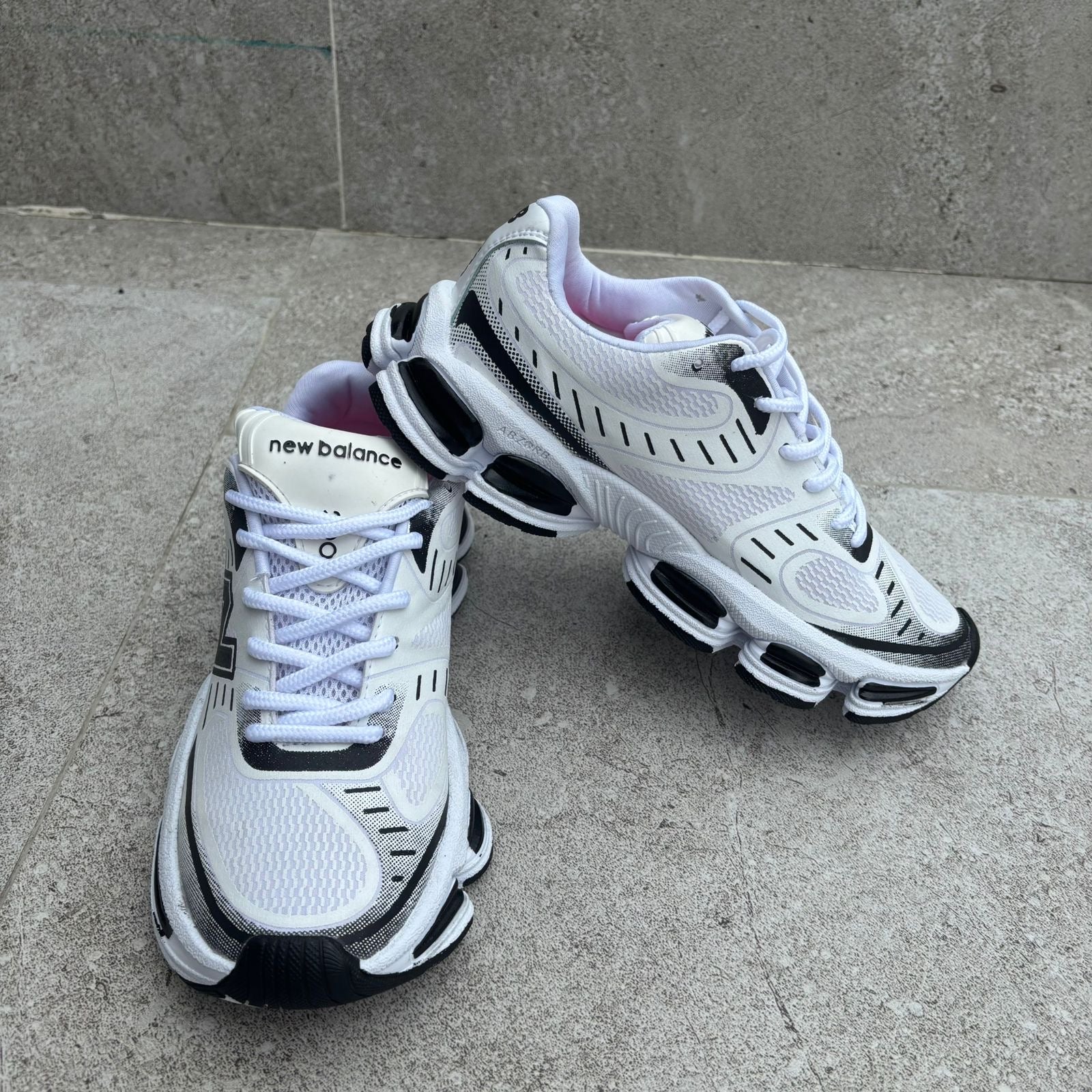 NEW BALANCE 2000