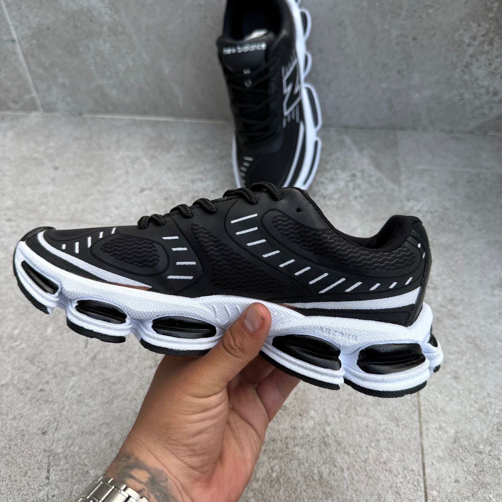 NEW BALANCE 2000