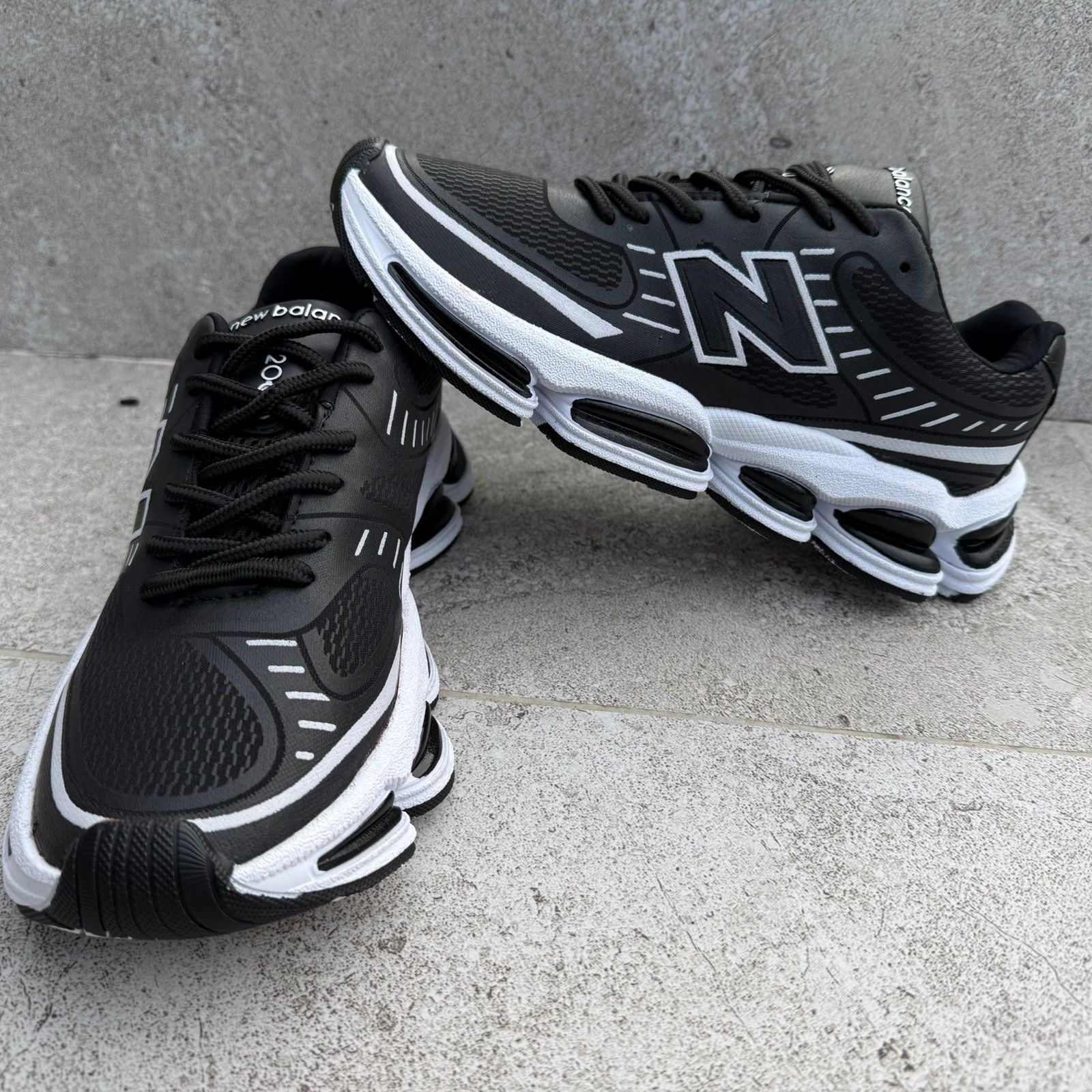 NEW BALANCE 2000